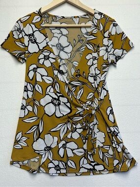 Motherhood Maternity Nursing Wrap Top Floral Mustard Yellow Women’s Small